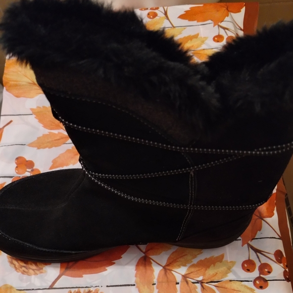 New Croft and Barrow Boots - Picture 3 of 4